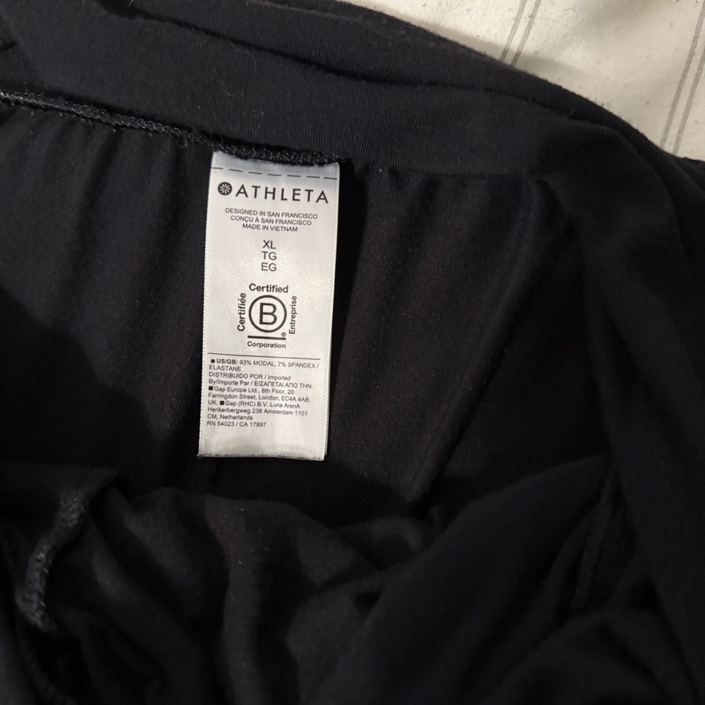 Athleta Women's Black Relaxed Pants - Picture 2 of 2